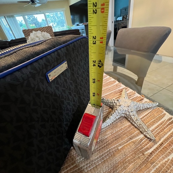 NWOT Michael Kors, Black Logo, Jet Set Camera Shoulder Bag - Picture 15 of 16